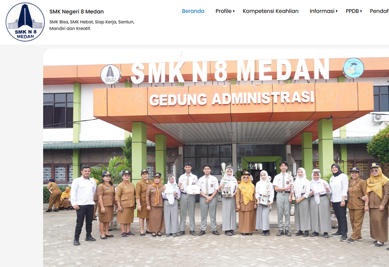 Landing Page SMK 8 Medan